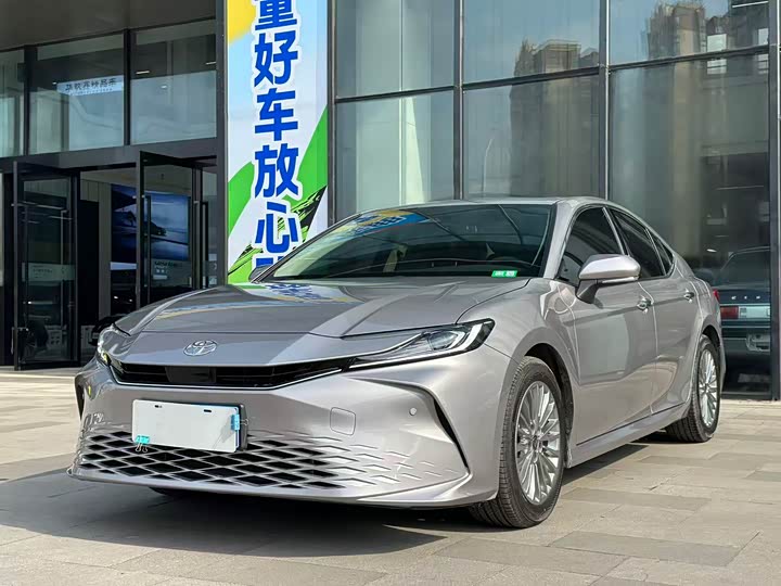 Фото 4 - Toyota Camry