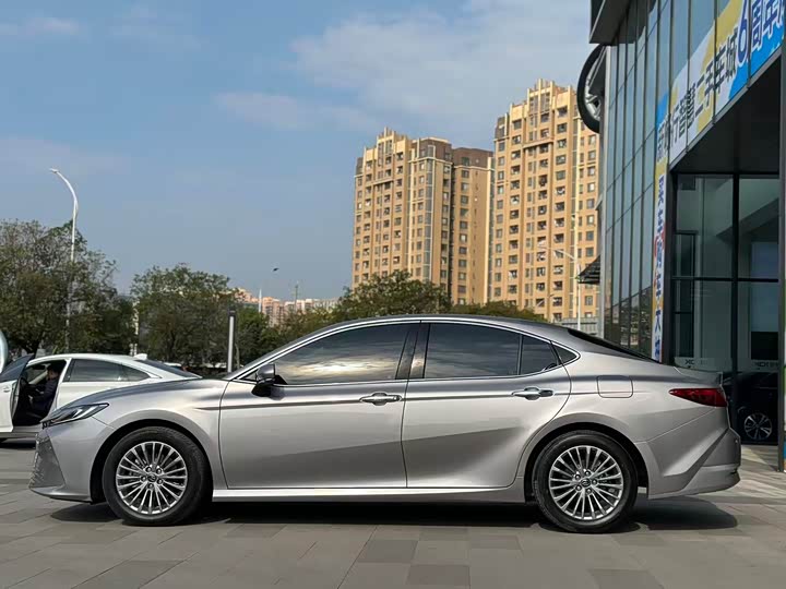 Фото 5 - Toyota Camry