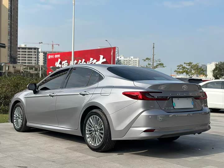 Фото 6 - Toyota Camry