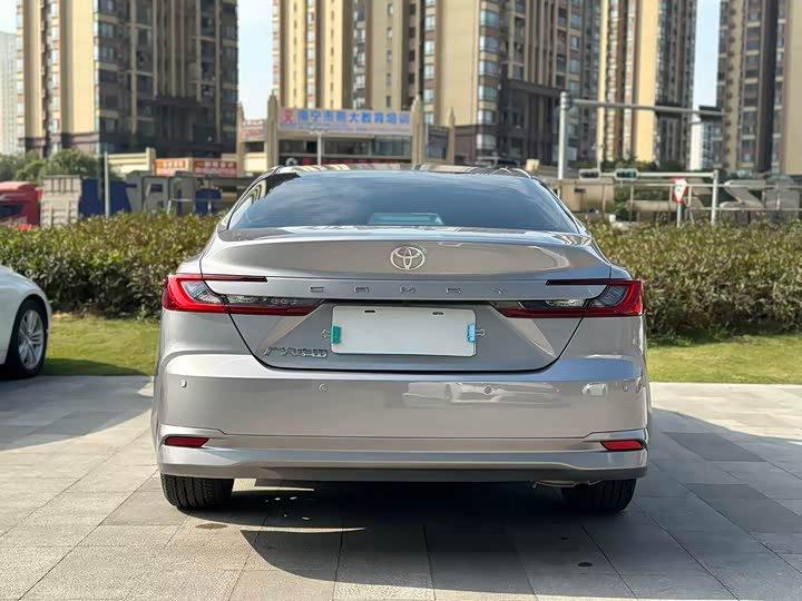 Фото 8 - Toyota Camry