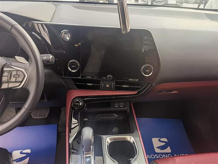 Фото 9 - Lexus NX