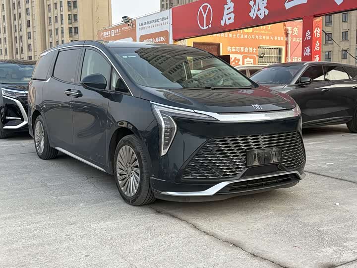 Photo 3 - Buick GL8 Century