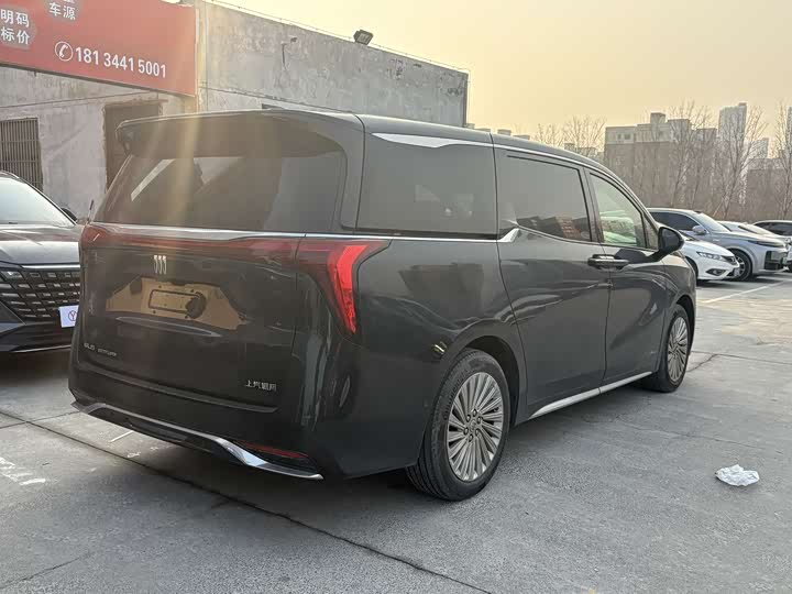 Photo 5 - Buick GL8 Century