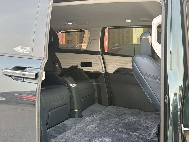 Photo 8 - Buick GL8 Century