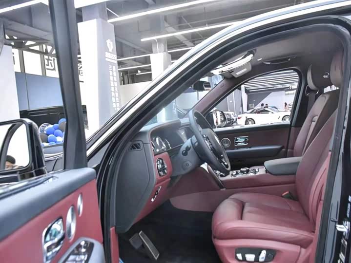 Фото 4 - Rolls-Royce Cullinan