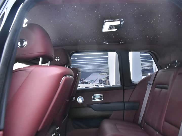 Фото 6 - Rolls-Royce Cullinan