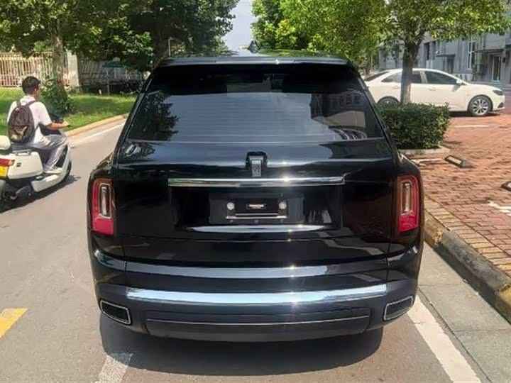 Фото 8 - Rolls-Royce Cullinan