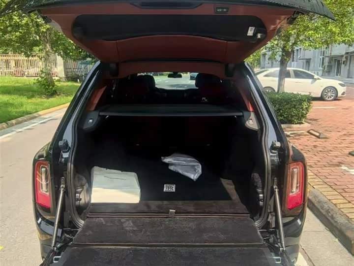 Фото 9 - Rolls-Royce Cullinan