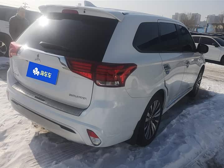 Фото 3 - Mitsubishi Outlander