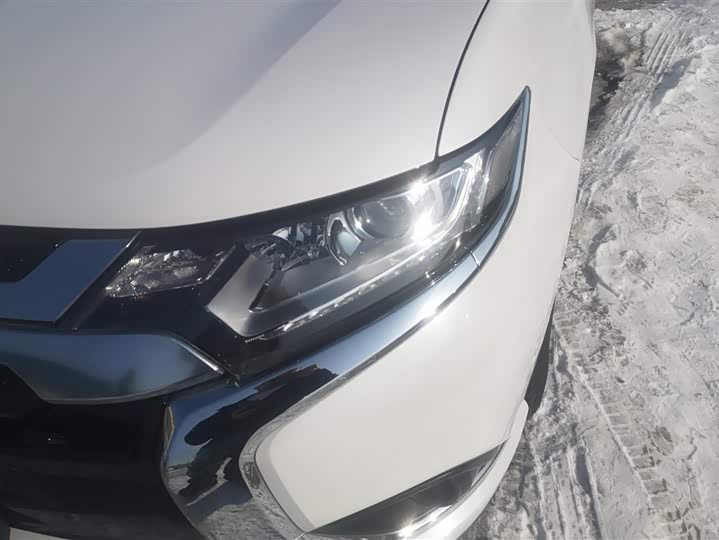 Фото 5 - Mitsubishi Outlander