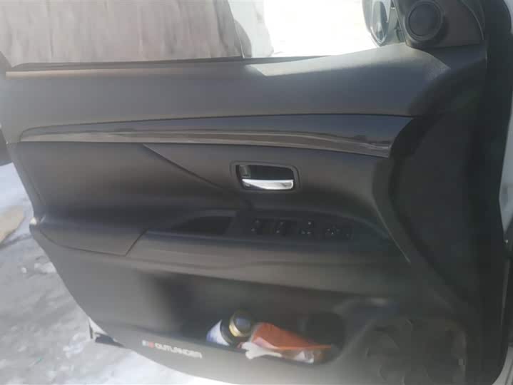 Фото 7 - Mitsubishi Outlander