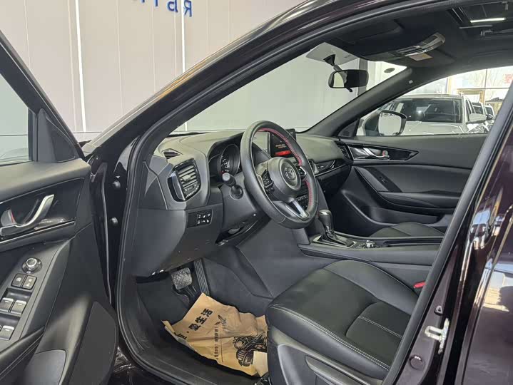 Фото 4 - Mazda CX-4