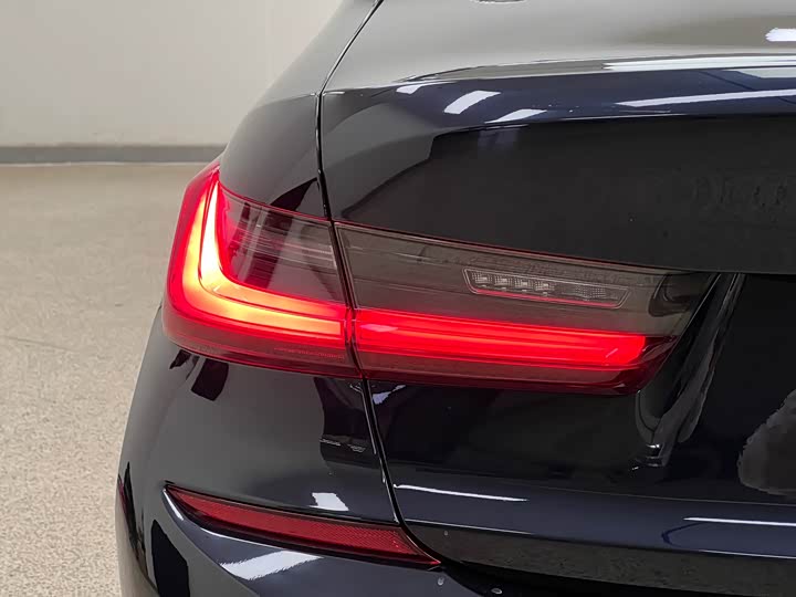 Фото 9 - BMW 3 Series