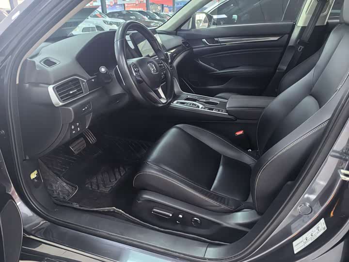 Фото 4 - Honda Accord