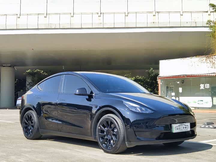 Фото 3 - Tesla Model Y