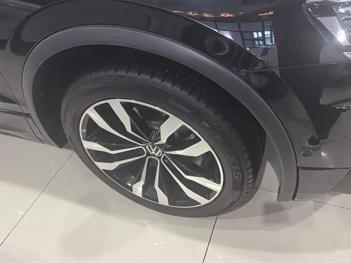 Фото 6 - Volkswagen Tiguan L Hybrid