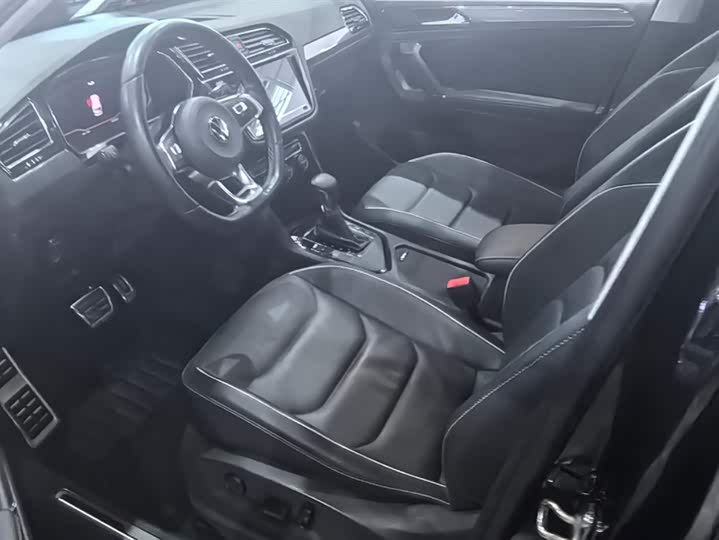 Фото 9 - Volkswagen Tiguan L Hybrid