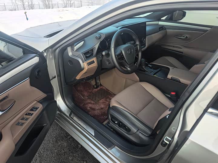 Фото 2 - Lexus ES