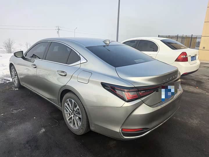 Фото 5 - Lexus ES