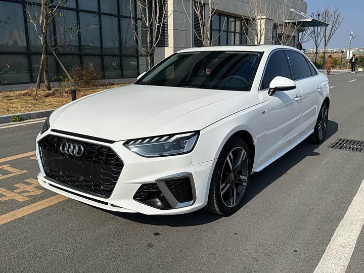 Фото 1 - Audi A4L