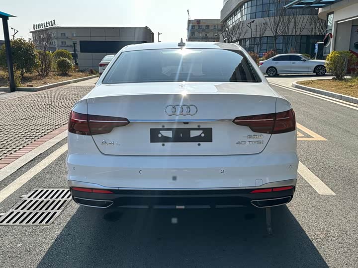 Фото 4 - Audi A4L