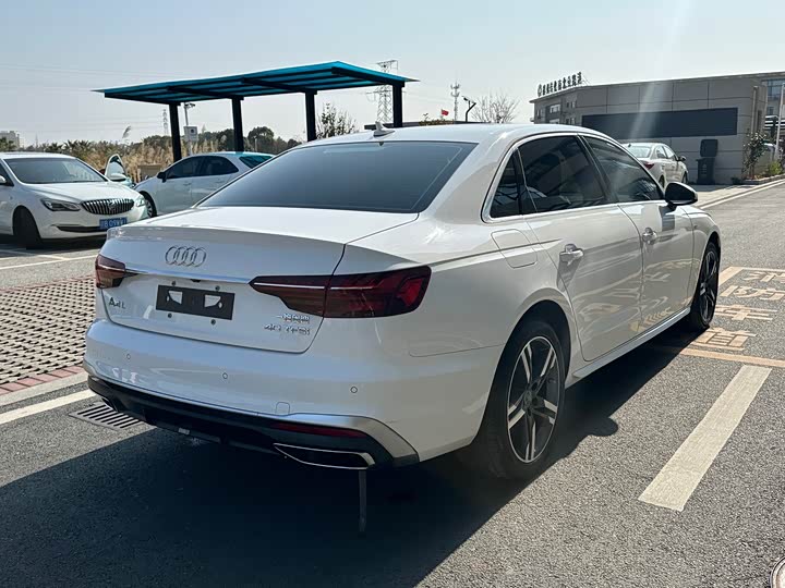 Фото 5 - Audi A4L