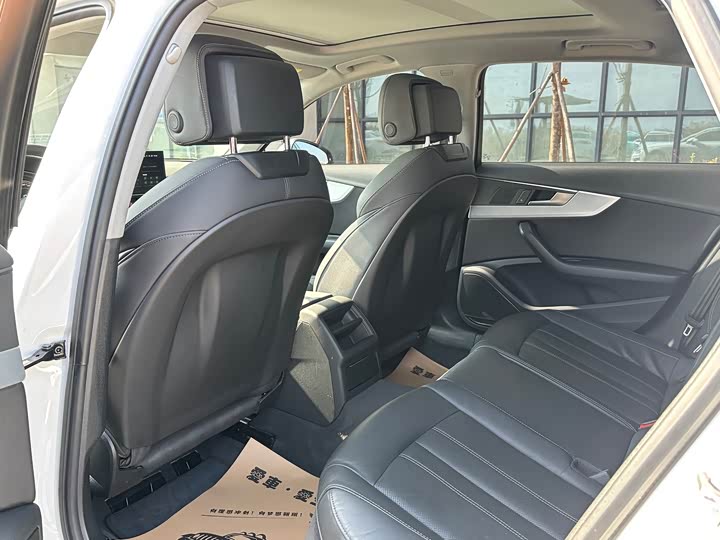 Фото 8 - Audi A4L