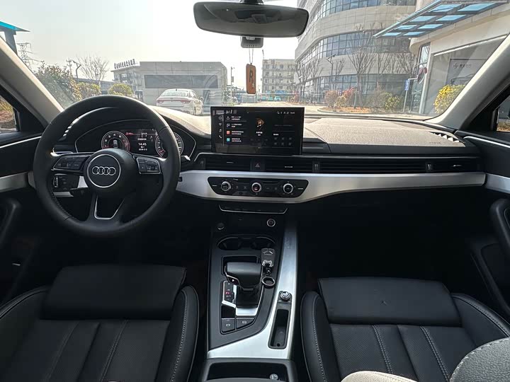 Фото 9 - Audi A4L