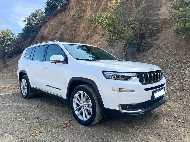 Фото 3 - Jeep Grand Commander