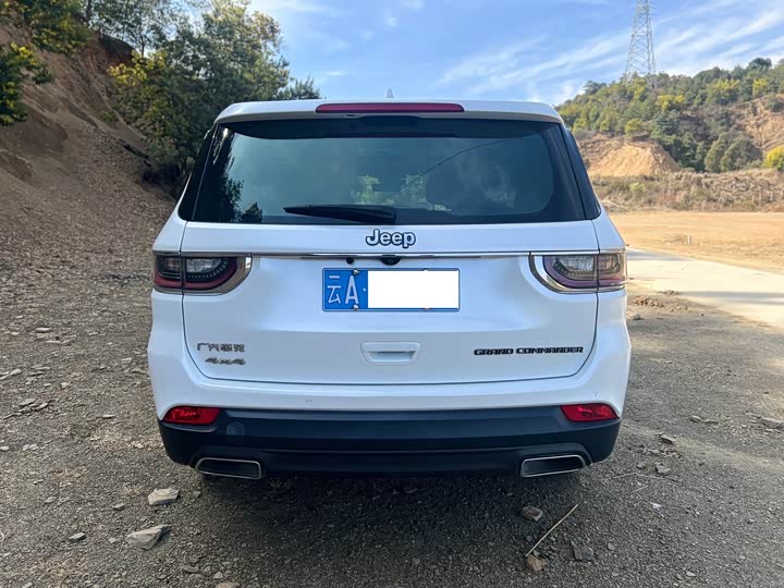 Фото 8 - Jeep Grand Commander