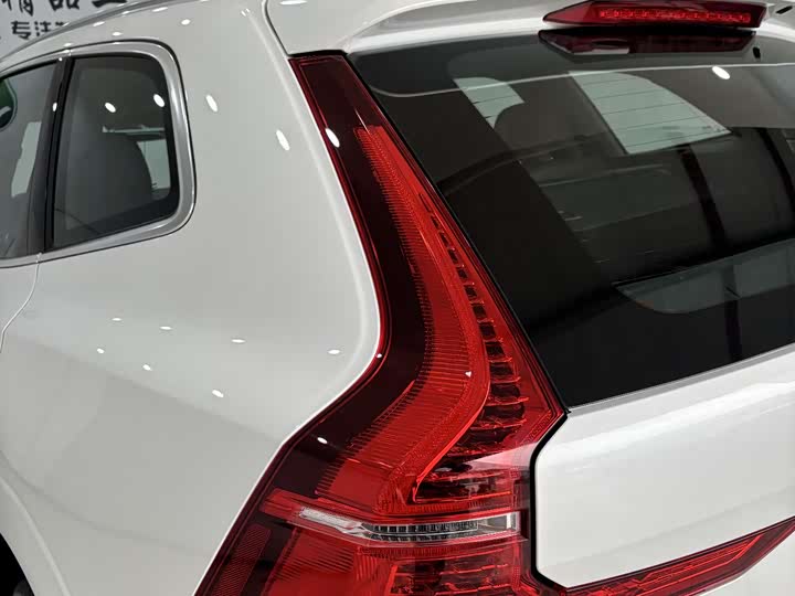 Фото 9 - Volvo XC60