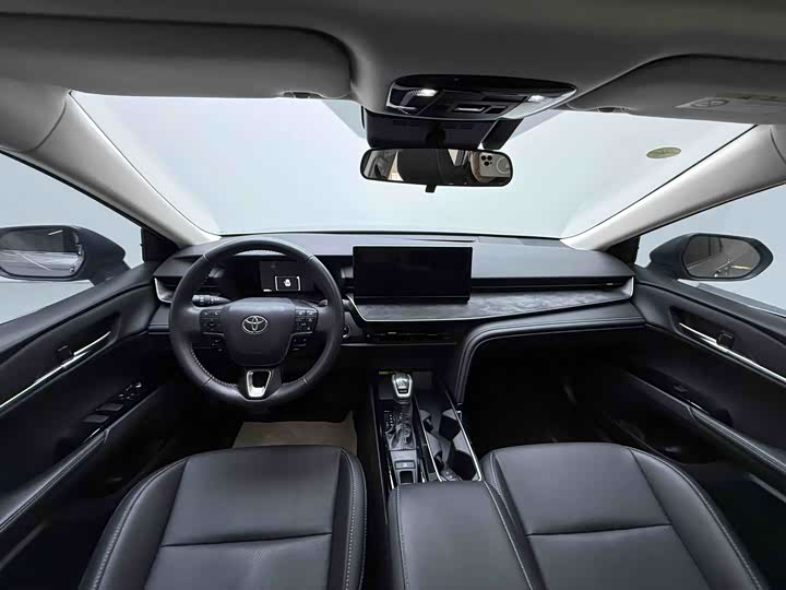 Фото 6 - Toyota Camry