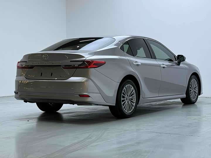 Фото 7 - Toyota Camry