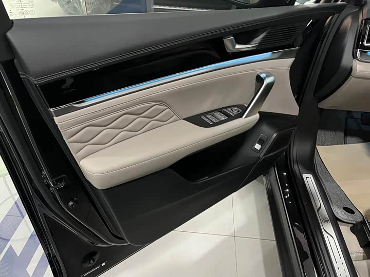 Фото 8 - BYD Tang Hybrid/EV