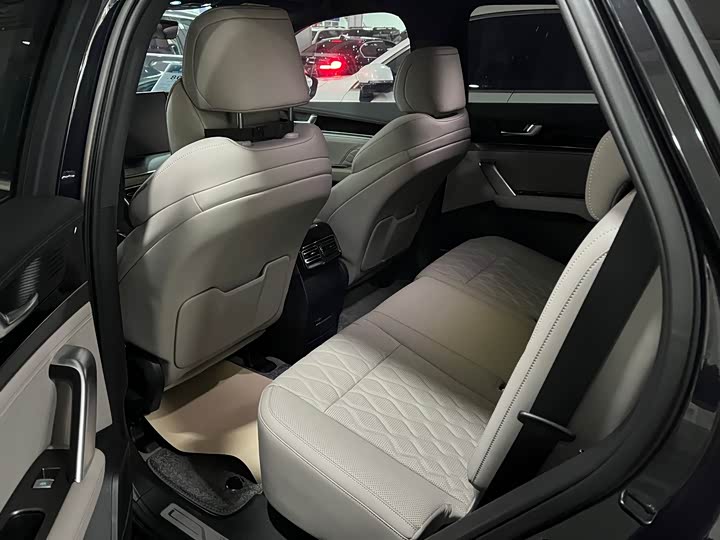 Фото 9 - BYD Tang Hybrid/EV