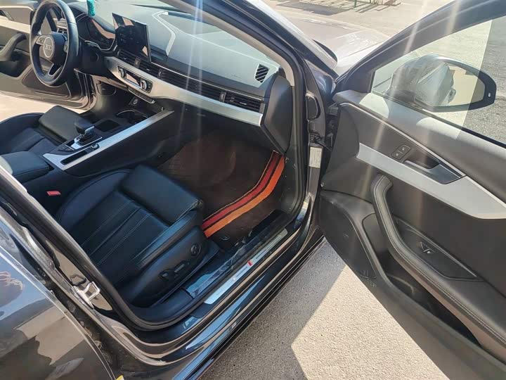 Фото 2 - Audi A4L