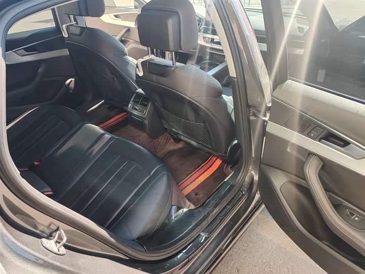 Фото 3 - Audi A4L