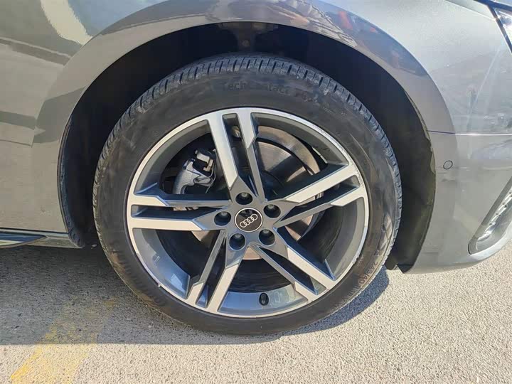 Фото 5 - Audi A4L