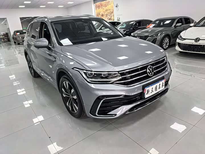 Фото 3 - Volkswagen Tiguan L Pro