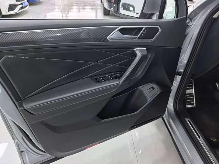 Фото 5 - Volkswagen Tiguan L Pro