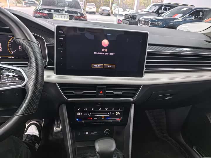 Фото 8 - Volkswagen Tiguan L Pro