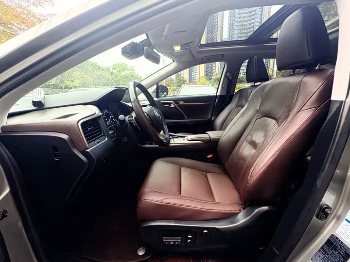 Фото 4 - Lexus RX