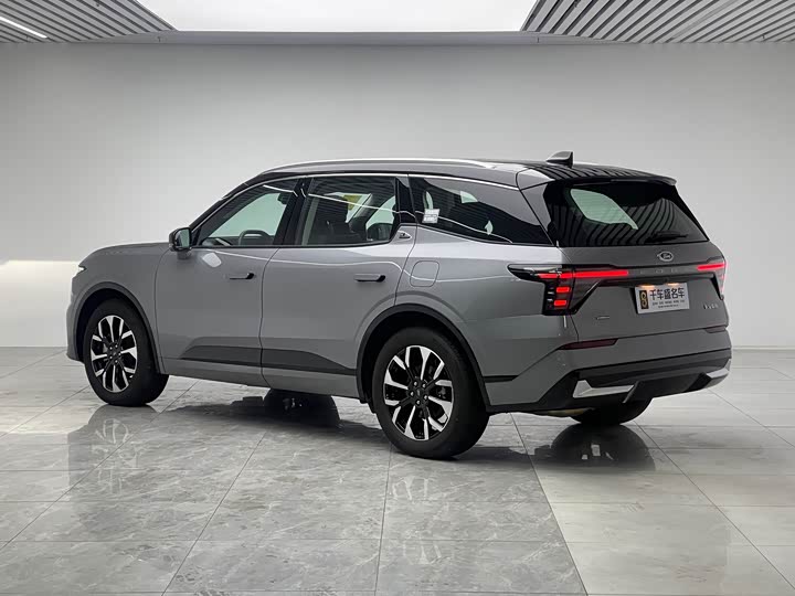 Фото 4 - Ford Edge