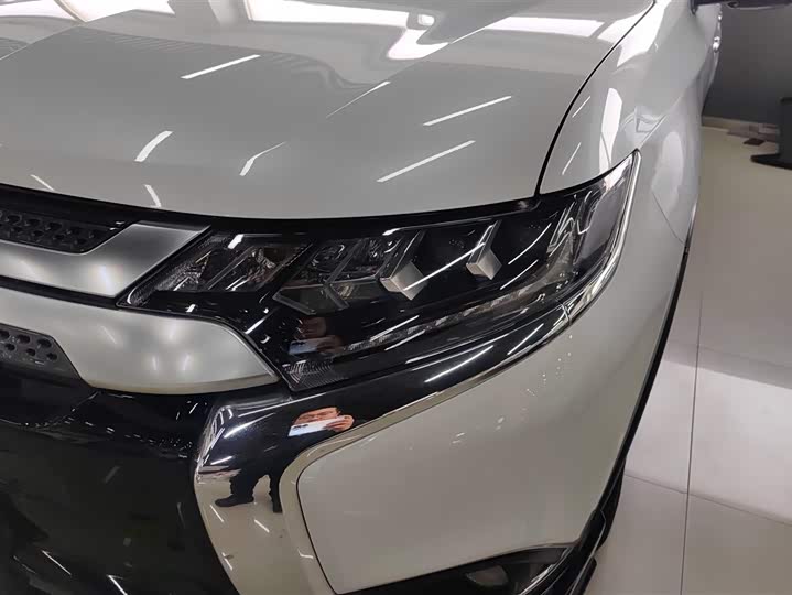 Фото 5 - Mitsubishi Outlander