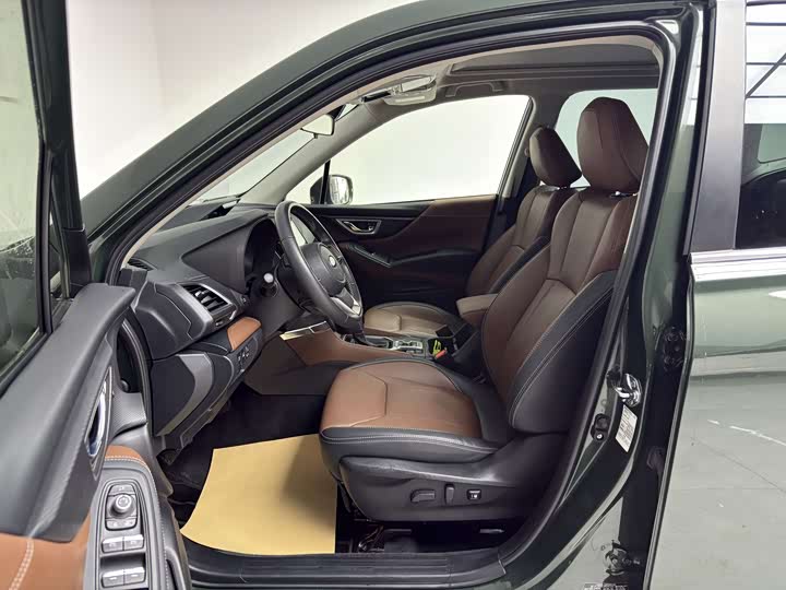 Фото 8 - Subaru Forester