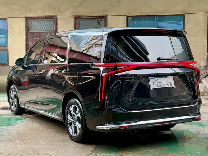 Фото 5 - Maxus G90