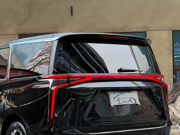 Фото 7 - Maxus G90