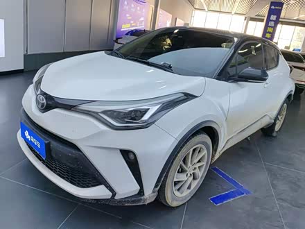 Фото 1 - Toyota C-HR