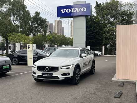 Фото 1 - Volvo V90