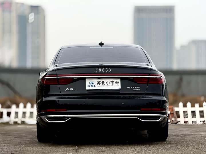 Photo 5 - Audi A8